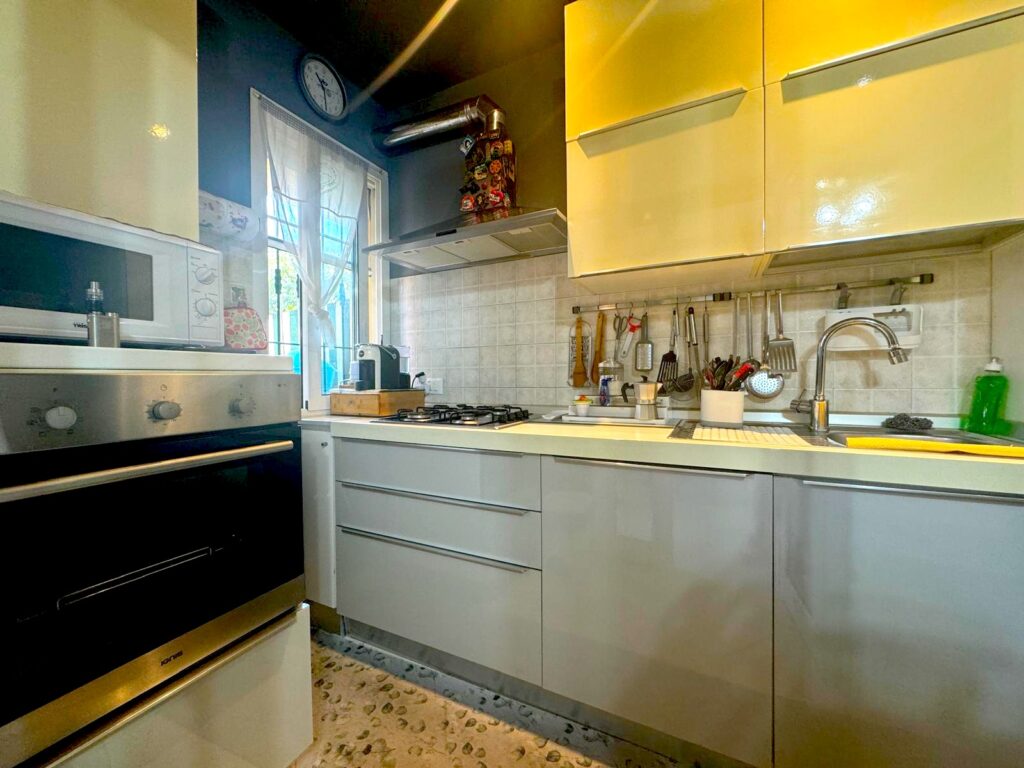ampio monolocale in via serenella sanremo